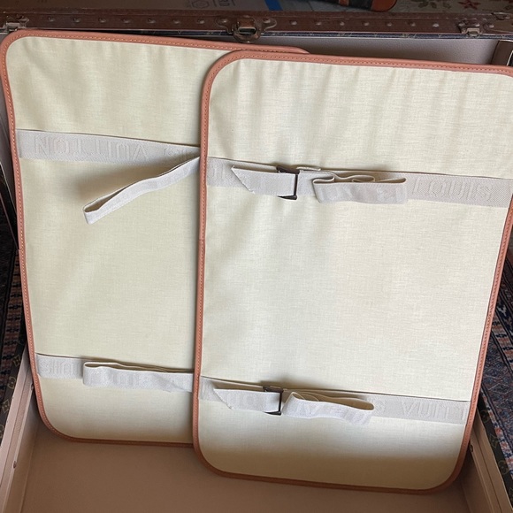 Vintage Louis Vuitton trunk with dividers and tray. 28x18x9 “. Mint condition. - Picture 5 of 15